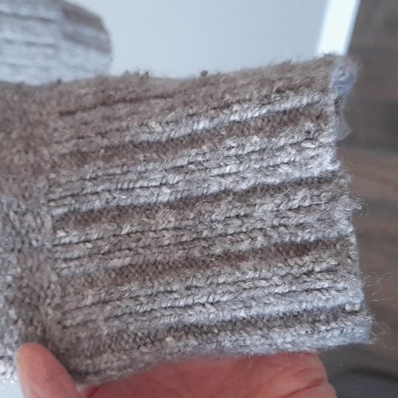 H&M Sweater - Picture 3 of 6